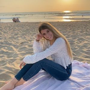 Meet your Posher, Caitlin